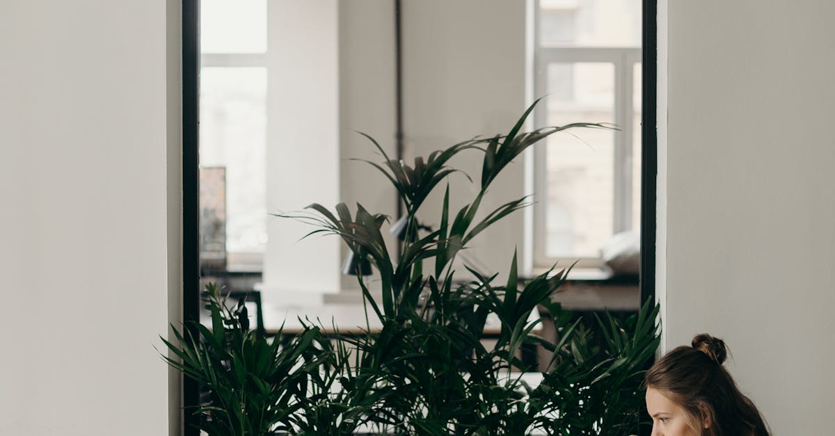 Expert Opinions on Repairing Liquid-Damaged Macbook Screens