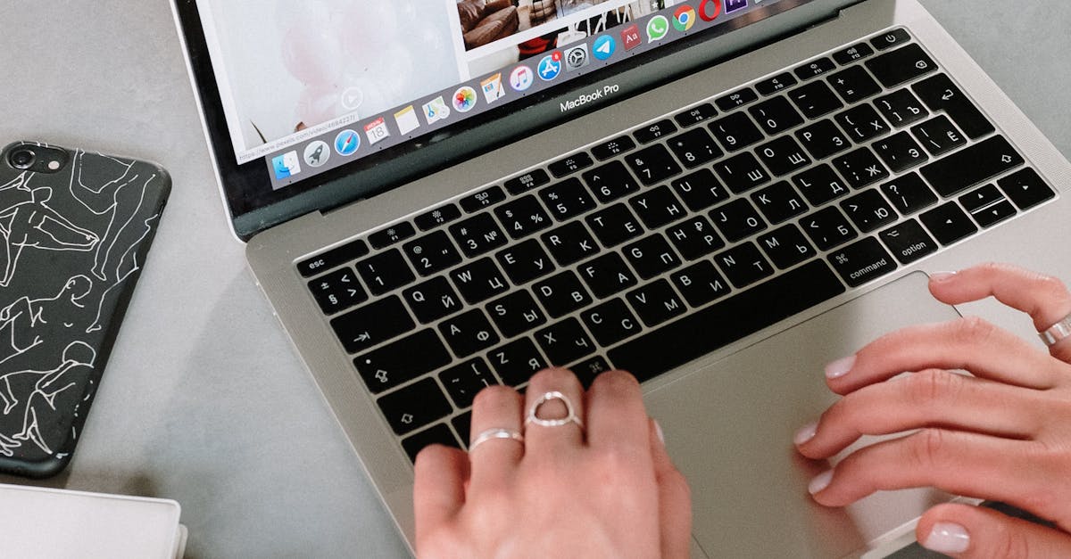 The Impact of Parts Availability on MacBook Screen Repair Turnaround