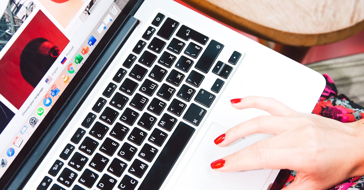 The Process of Cleaning and Repairing Liquid-Damaged Macbook Screens